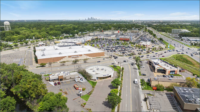                         	Shoppes at Knollwood
                        